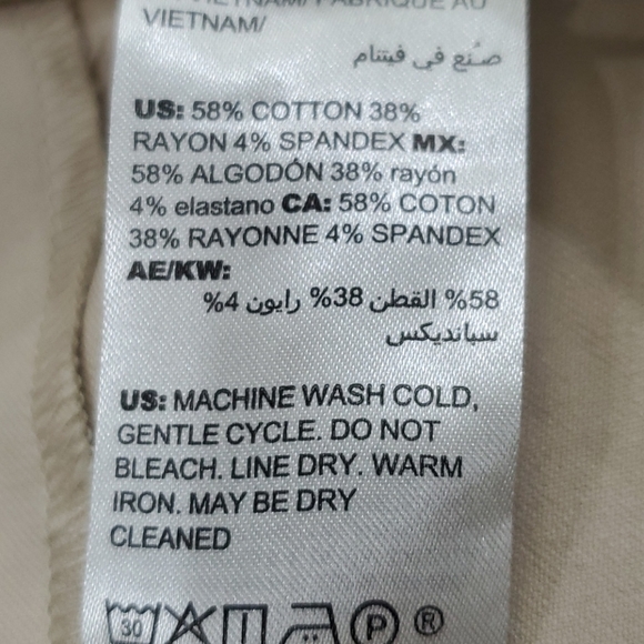 CHICO'S Secret Stretch waist and cropped straight leg pants in a size 10 - Picture 11 of 12